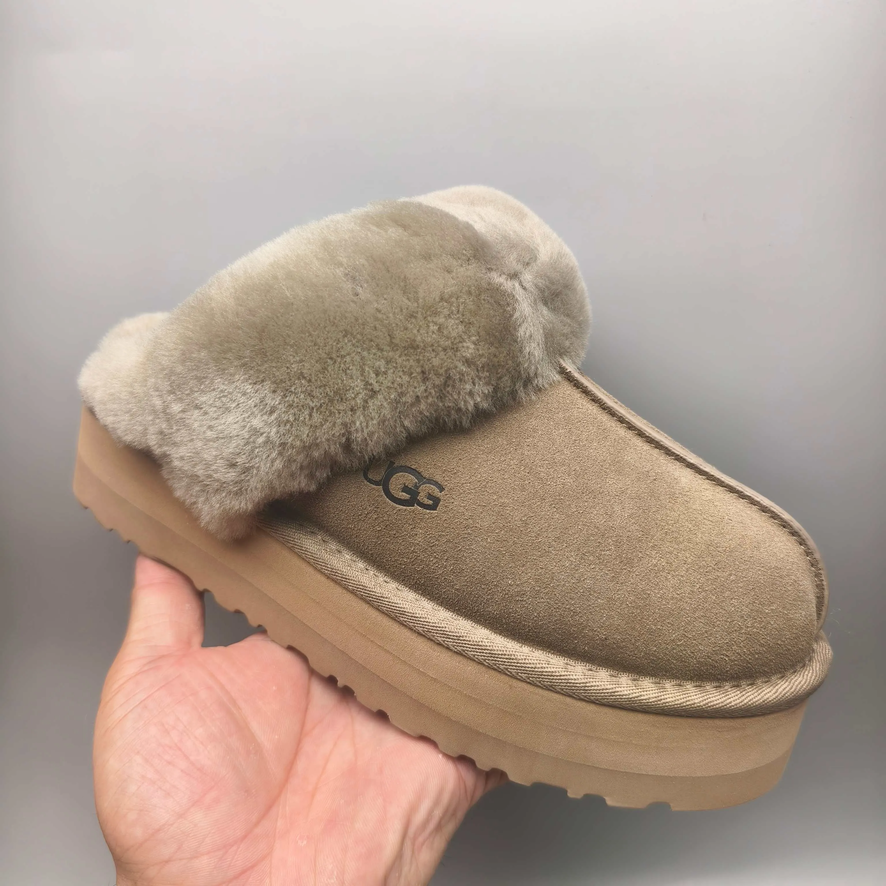 💰440 UGG sheepskin all-in-one snow boots 2550 🔥Thick-soled wool slippers (star slippers plus version) are comfortable and can be worn at home. Wool slippers can be worn outside. Split cow upper, Longfeng moccasin wool lining. The original three-layer combination outsole is light and comfortable on the foot. Only the top version is made. The oil edge craftsmanship is exquisite! Color: maroon gray sand antelope brown black code number: 35-41